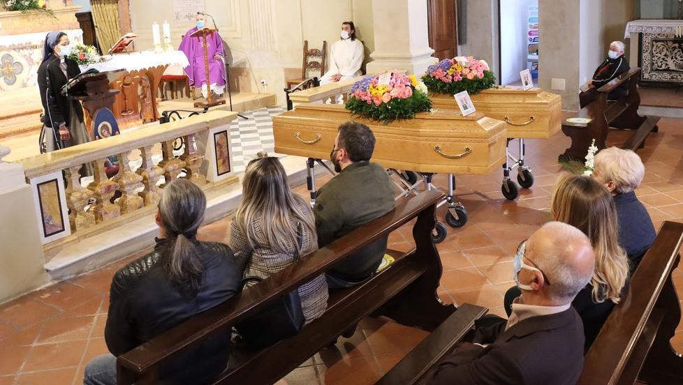 L’ultimo saluto a Franco e Tea Uniti nella vita e nella morte