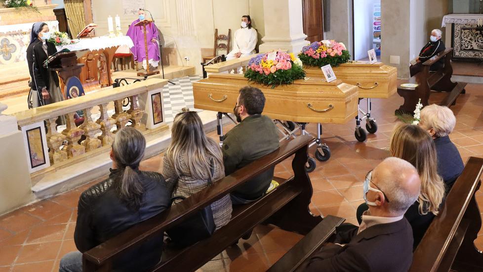 L’ultimo saluto a Franco e Tea Uniti nella vita e nella morte