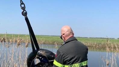 Sbanda e fa un volo sull’asfalto Motociclista pieno di fratture