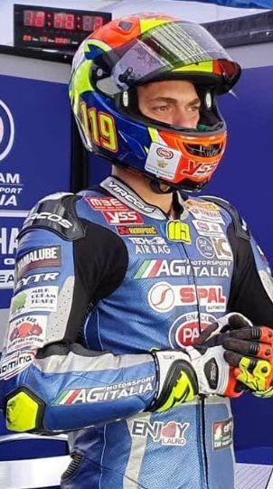 Sforturato Giacomo Mora al Mugello alla prima tapp del Campionato italiano cade e viene fermato dai medici