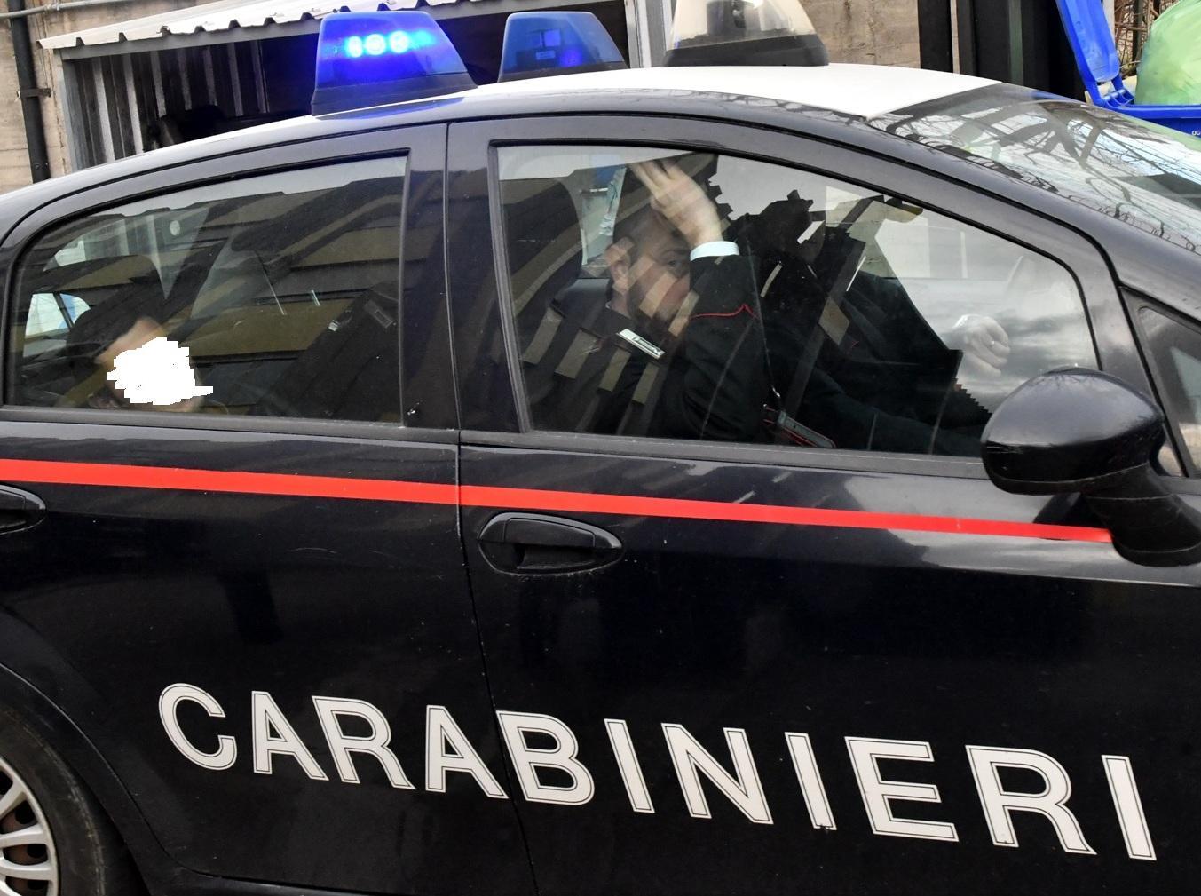 Con la droga in macchina, arrestato 