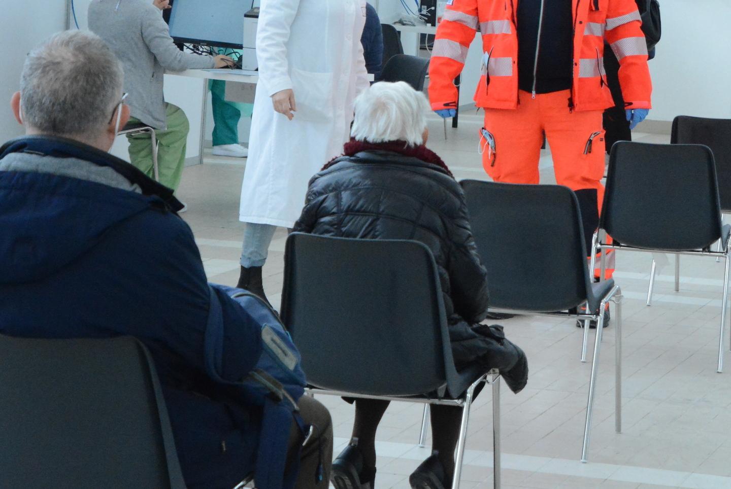 Vaccini completi per tutti gli over 80 