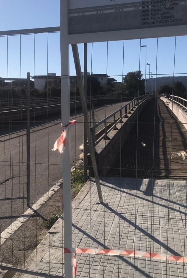 Il ponte riapre al traffico a senso alternato 