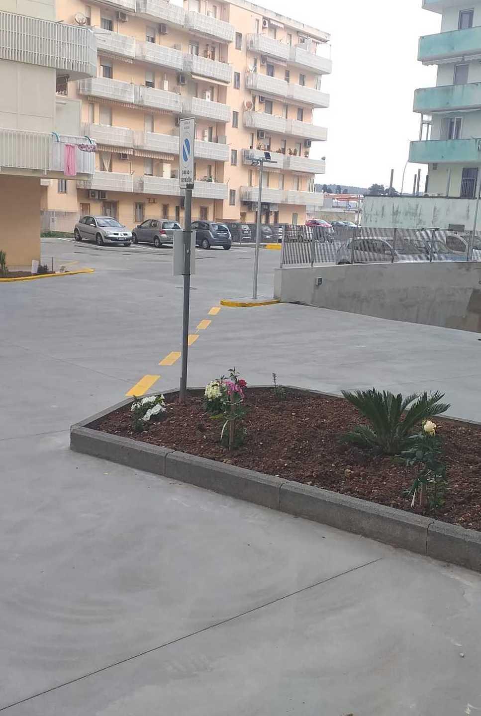 L’area abbandonata diventa un parcheggio