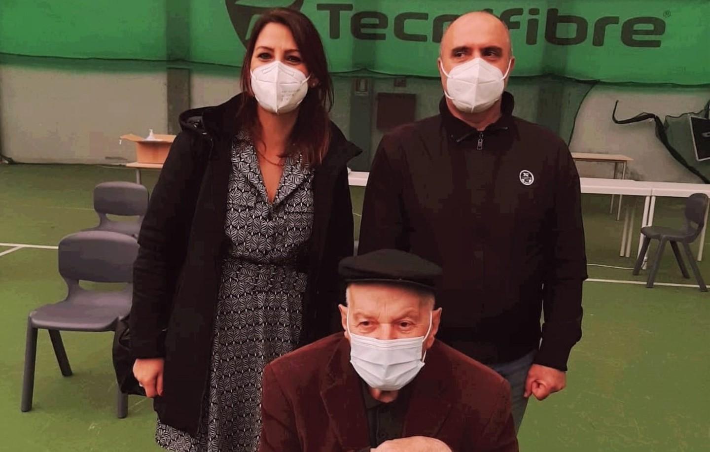I vaccini a Bono partono con un centenario 