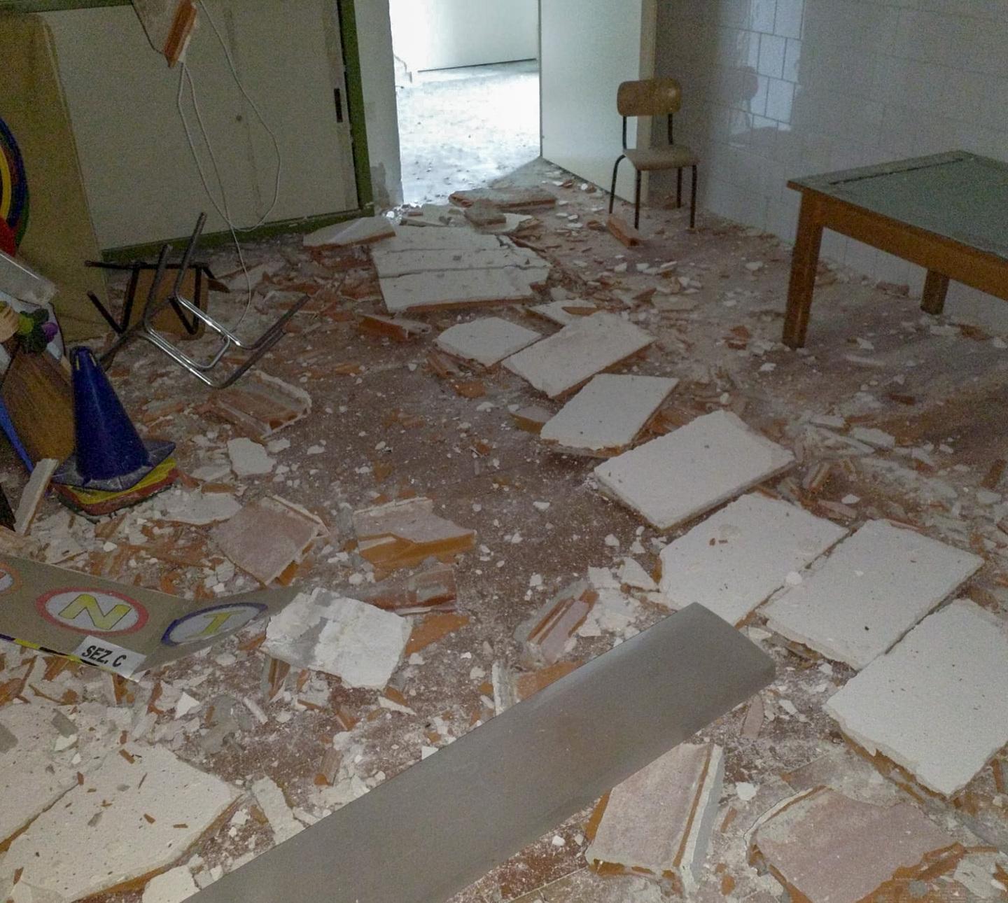Solaio crollato a scuola «Edificio molto vecchio» 
