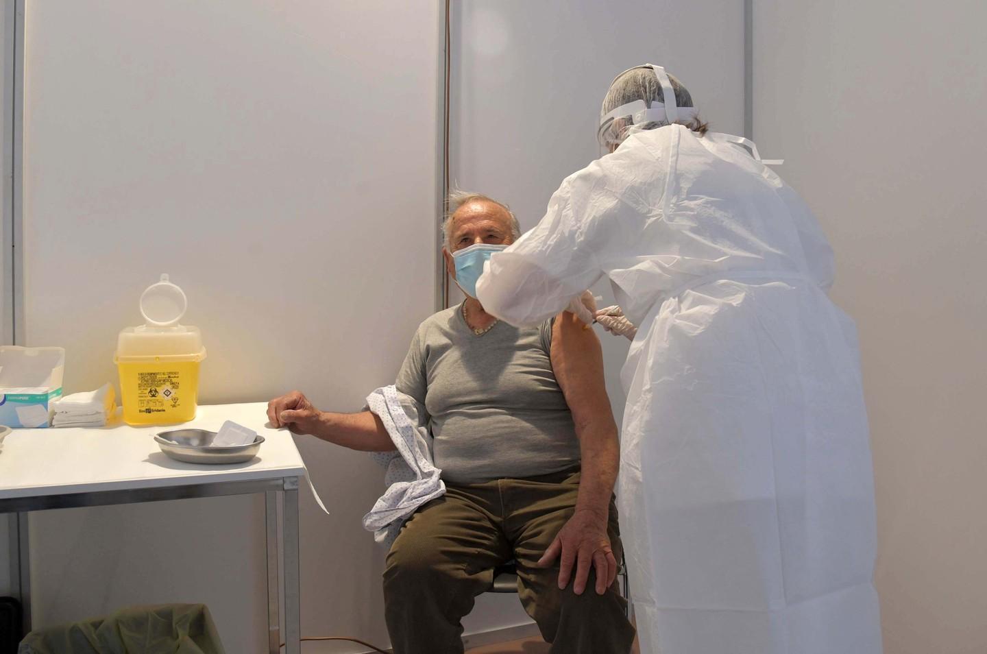 Covid, Olbia: i positivi salgono a 600, al ritmo di 30-50 al giorno 