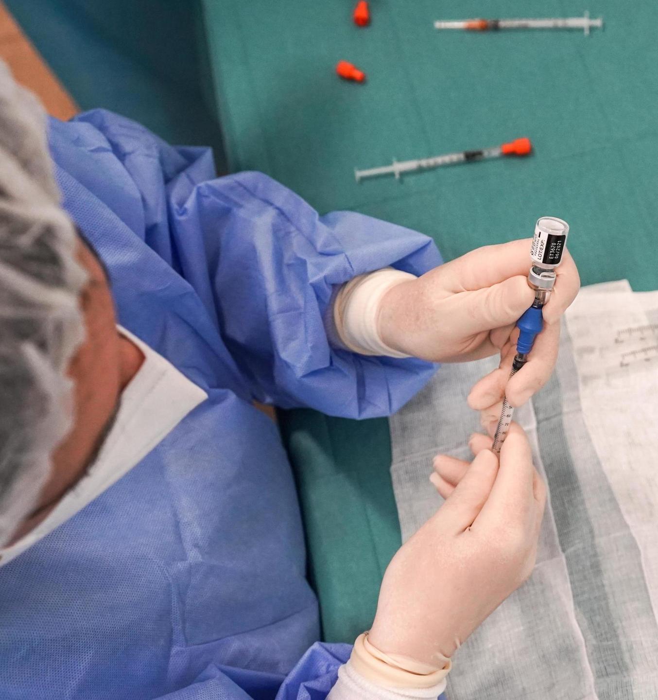 Per lo sprint sui vaccini nell'Isola in campo 174 volontari 
