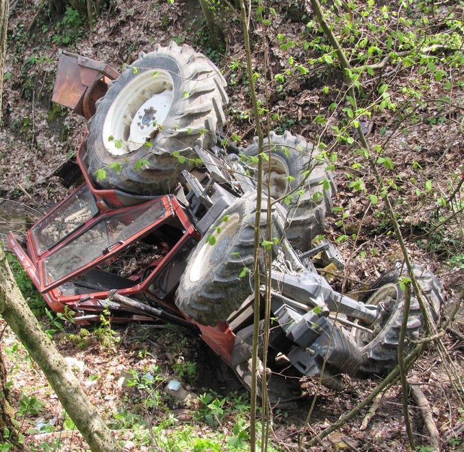 Serramazzoni Precipita col trattore: 68enne gravissimo 