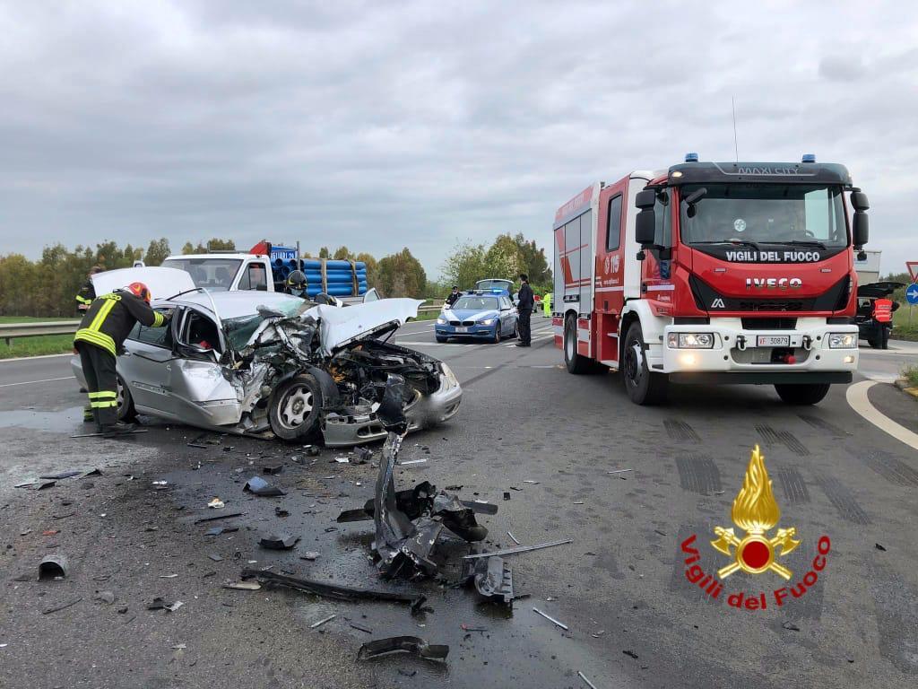 L'incidente sulla 131 (foto Mario Rosas)