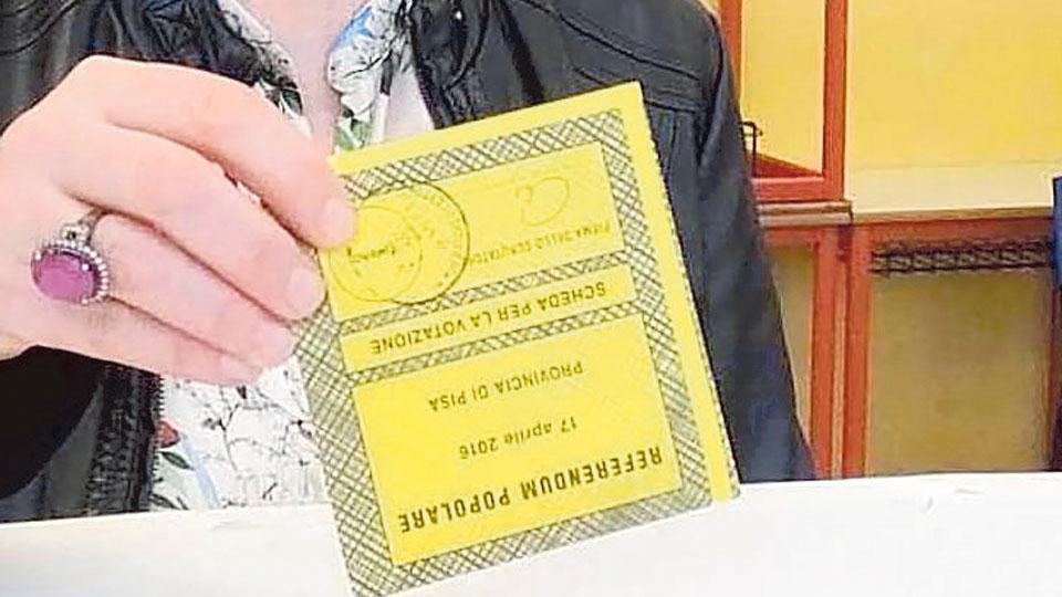 Una scheda del referendum 2016 (foto di archivio)