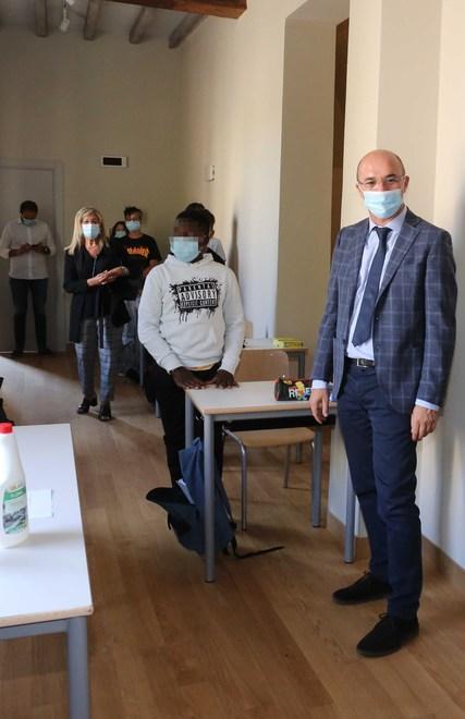 Reggio Emilia si avvicina alla zona gialla, il sindaco: «Riaperture sì, ma con prudenza» 