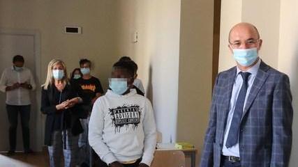 Reggio Emilia si avvicina alla zona gialla, il sindaco: «Riaperture sì, ma con prudenza»