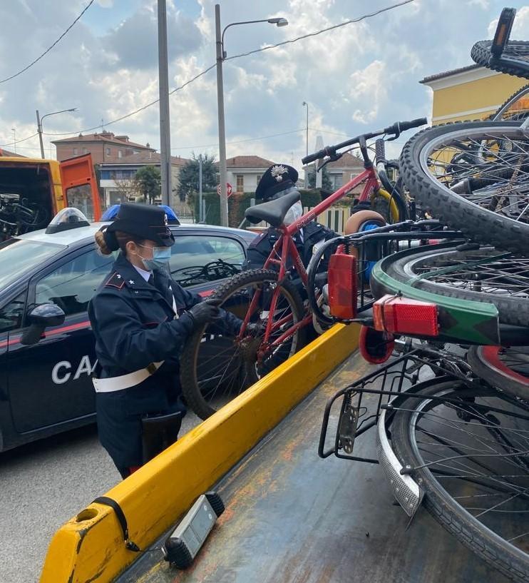 In casa sua il magazzino delle biciclette rubate, ne aveva 48  