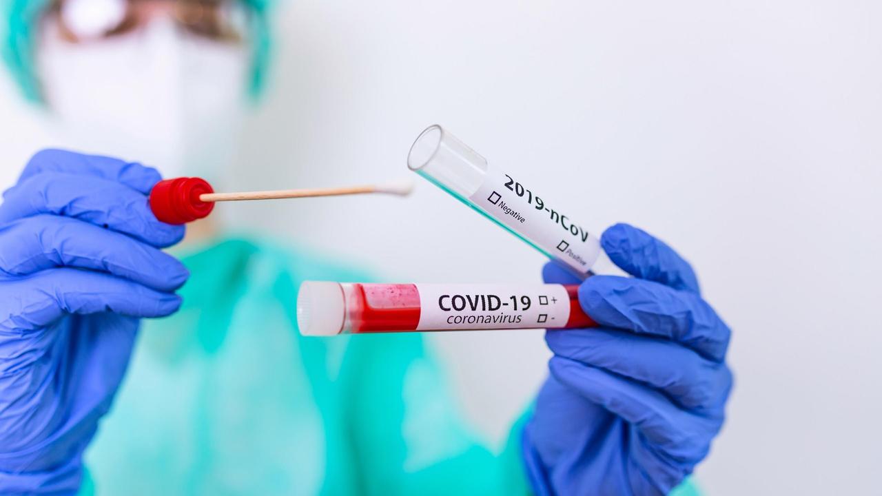 Prevenzione Covid, il decalogo da seguire secondo l'infettivologo Babudieri