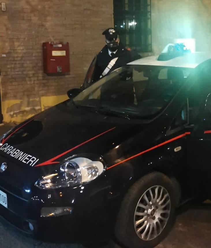 Aveva spray peperoncino non legale e certificato, denunciata  