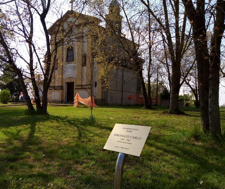 Una targa in memoria di Carlo Simonazzi trucidato dai nazisti il 24 aprile 1945 