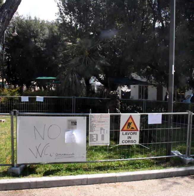 Vespasiani a Marina, il cantiere non riprende Progetto per la piazza 
