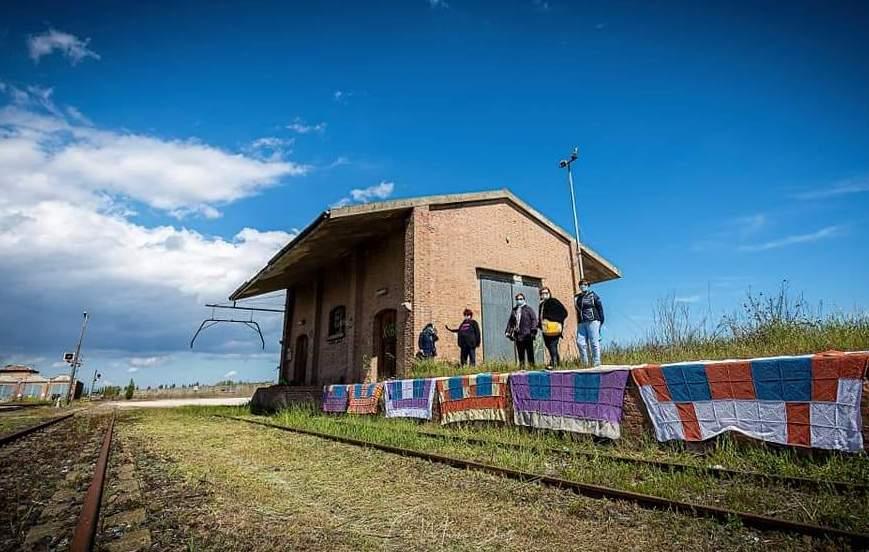 La passione per l’uncinetto allo Yarn Bombing Festival