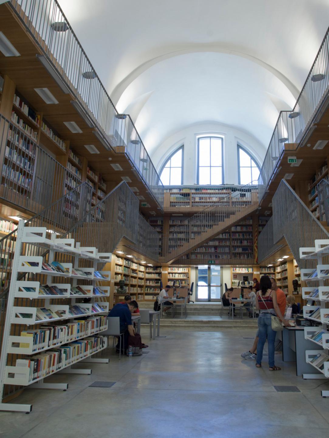 «Riaprite la biblioteca comunale» 