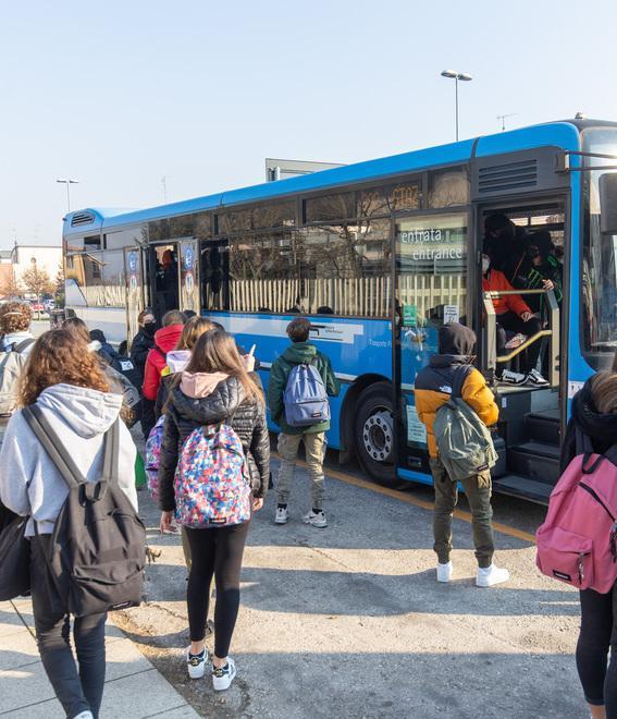 La Regione: scuola al 70% da lunedì. E nel Ferrarese cinque bus in più 