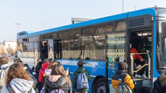 La Regione: scuola al 70% da lunedì. E nel Ferrarese cinque bus in più