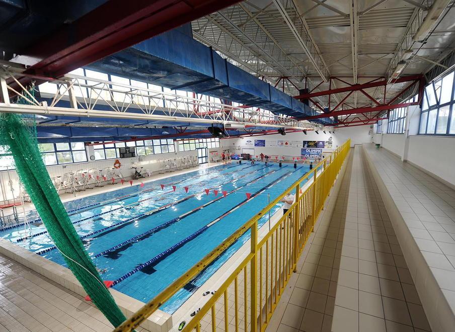 In viale Amendola la piscina riapre con la zona gialla: «Ma solo a giugno» 