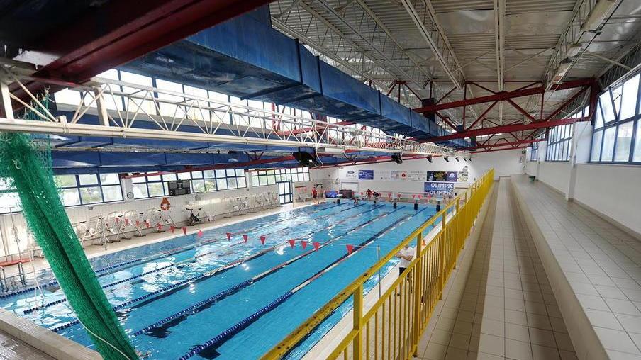 In viale Amendola la piscina riapre con la zona gialla: «Ma solo a giugno»