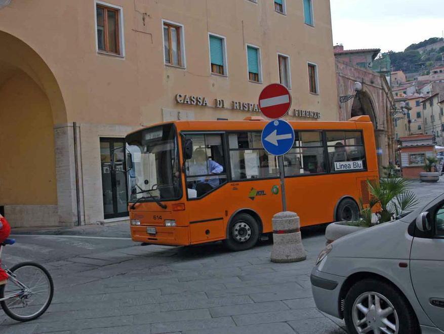 Elba, più linee di bus e coincidenze coi traghetti: ecco il piano della Provincia per i trasporti 