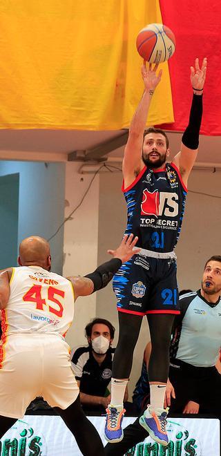 Top Secret, orologio carico: le lancette scattano a Verona 