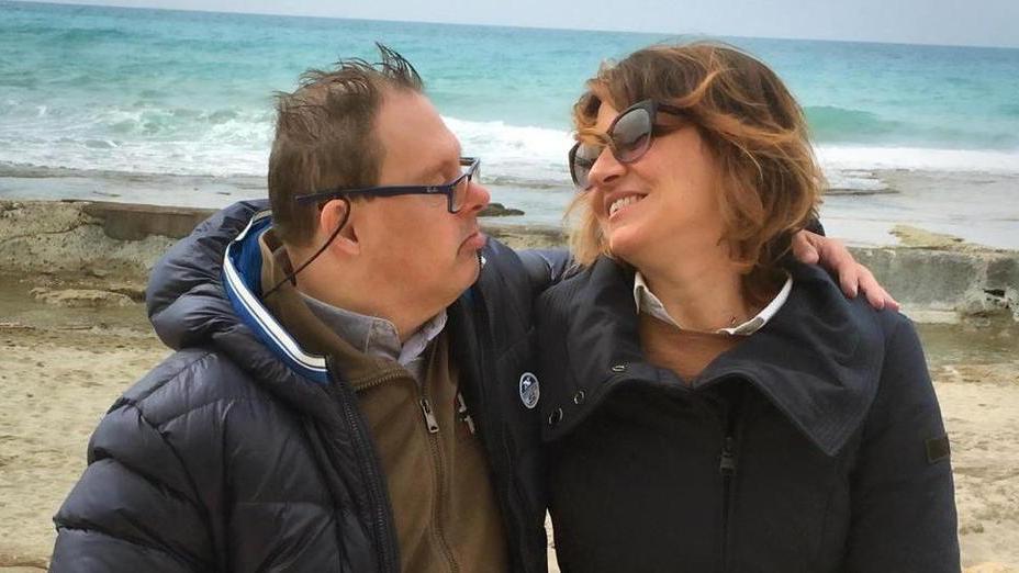 Lo sfogo della sorella: «Per mio fratello down nessuna certezza sul richiamo del vaccino»