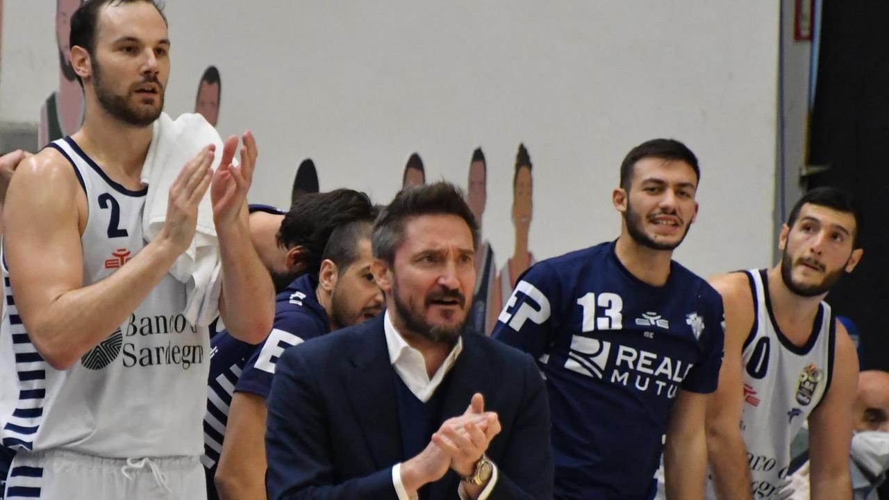 La Dinamo accelera, il campionato frena