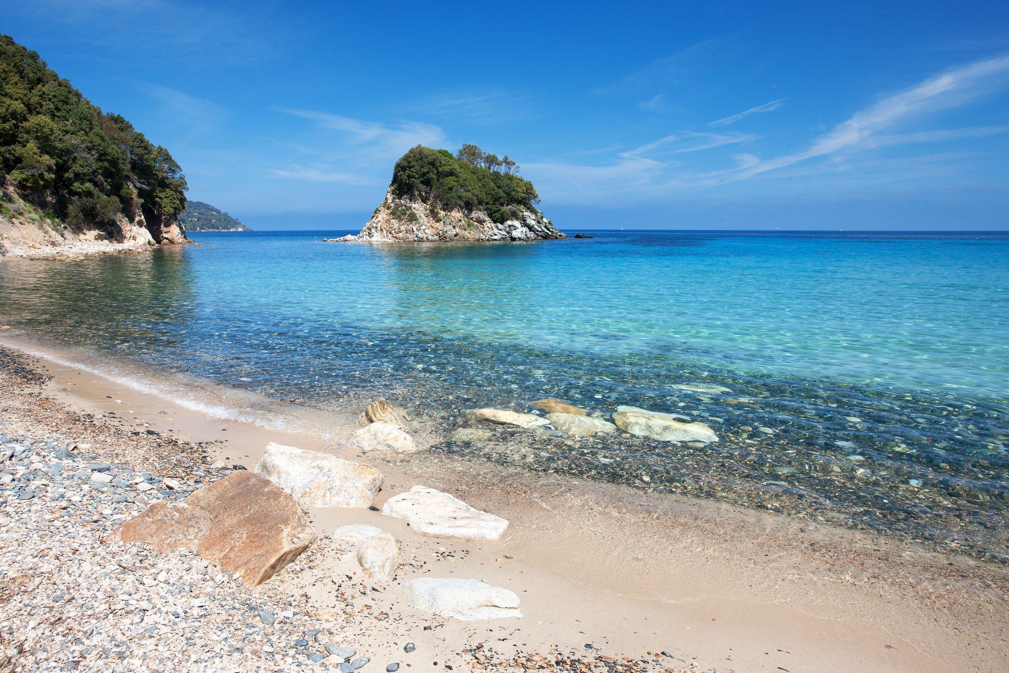 Lo scoglio della Paolina (foto Visit Elba)