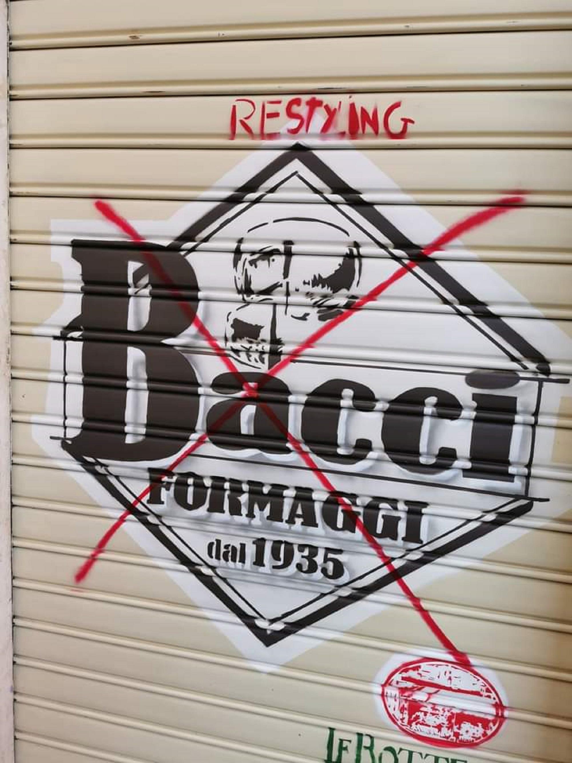 La saracinesca imbrattata