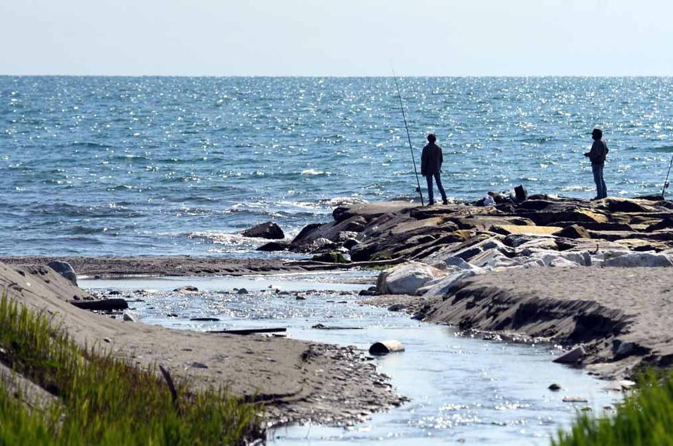 Sos per la spiaggia di Poveromo «Il muro e l’idrovora non li vogliamo» 