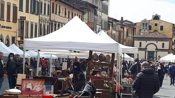 Bancarelle, piante e fiori per “Pescia Antiqua”