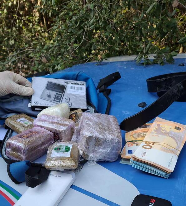 Arrestati due spacciatori dopo un inseguimento 