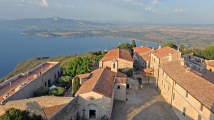 Lunedì in regalo c’è la foto di Populonia durante il lockdown