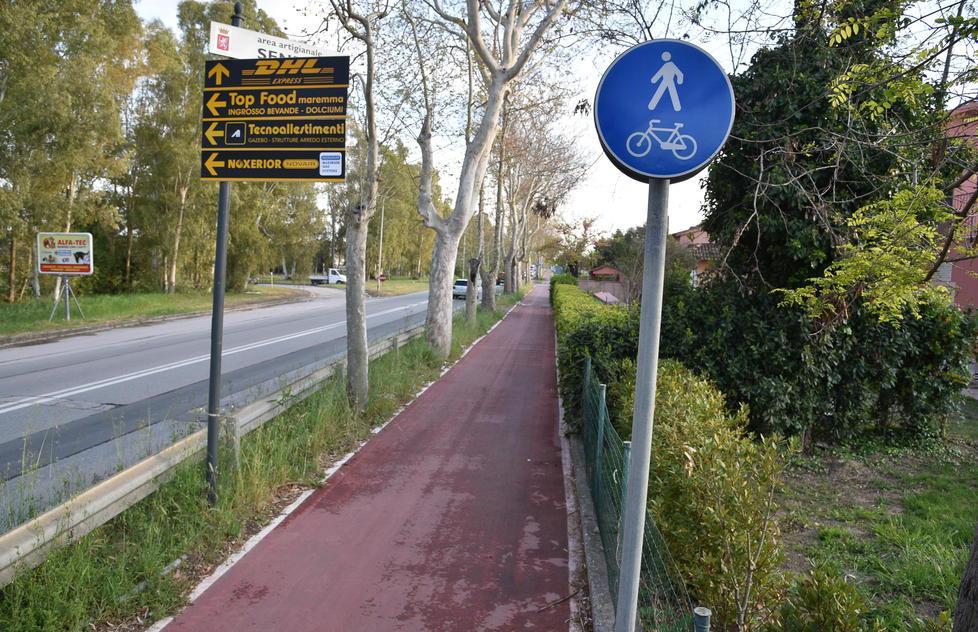 Podista trovato esanime sulla pista ciclabile 