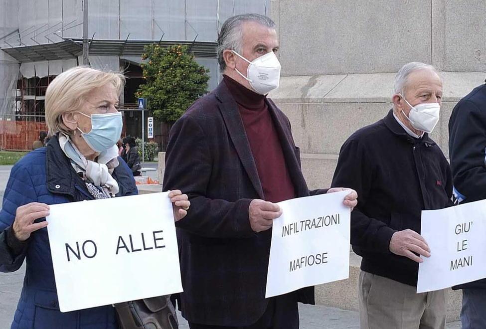 Sit-in leghista: «Chi è coinvolto si deve dimettere» 