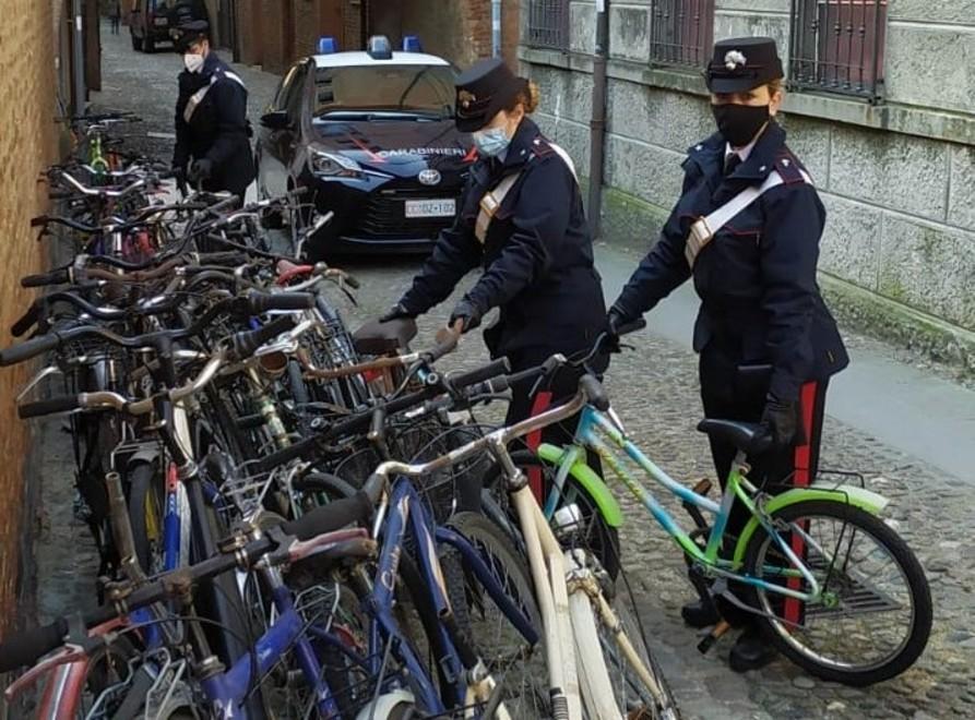 Recuperate bici rubate a casa ne aveva 48 Una donna è nei guai 