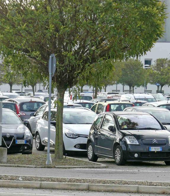 Pulizie delle caditoie nei parcheggi di Cona Chiusura dei posti 