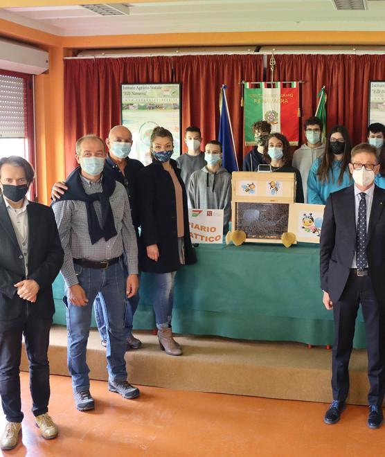 Un apiario al Navarra per avviare il progetto di didattica attiva
