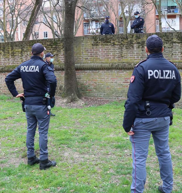 Blitz all’ex distilleria Un arresto e denunce della Polizia di Stato 