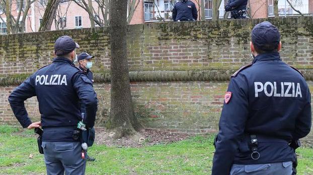 Blitz all’ex distilleria Un arresto e denunce della Polizia di Stato