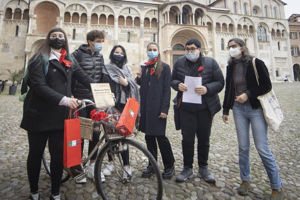 Pedalate, studenti e corone
