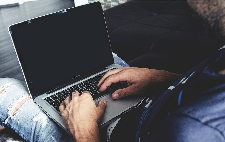 Dosi ai non residenti, la mail dell’Ats non esiste 
