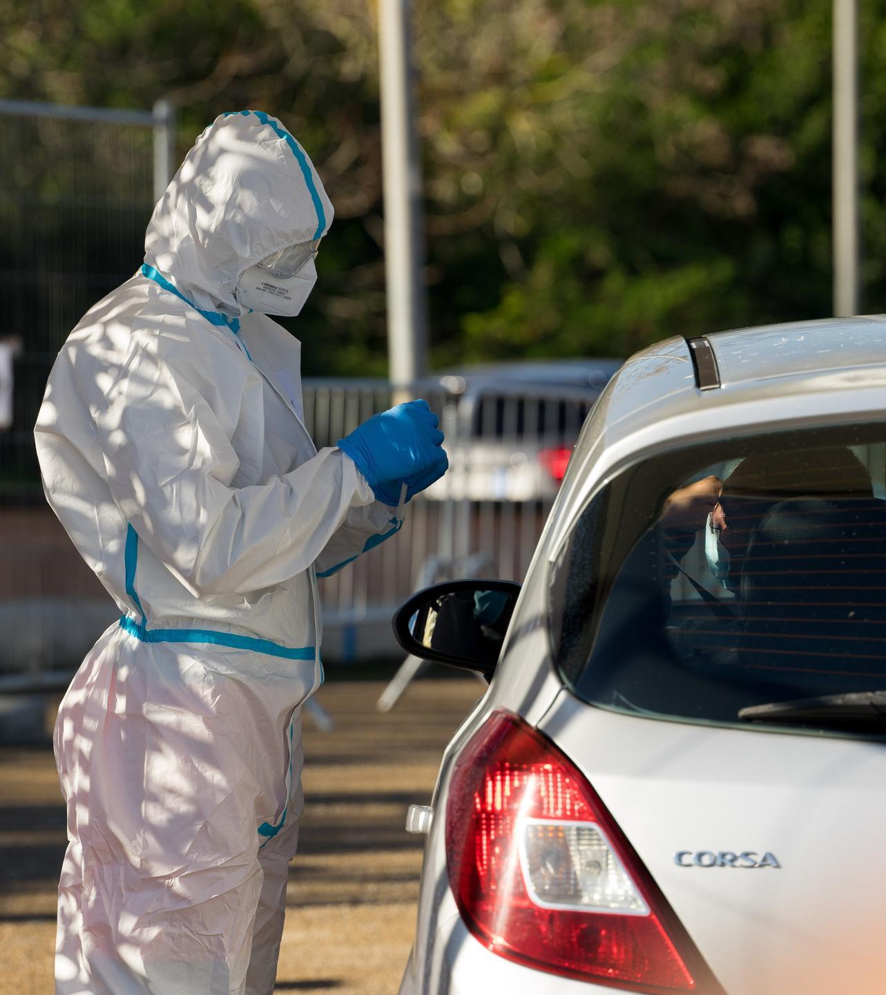Covid, morta una donna e i casi positivi crescono 
