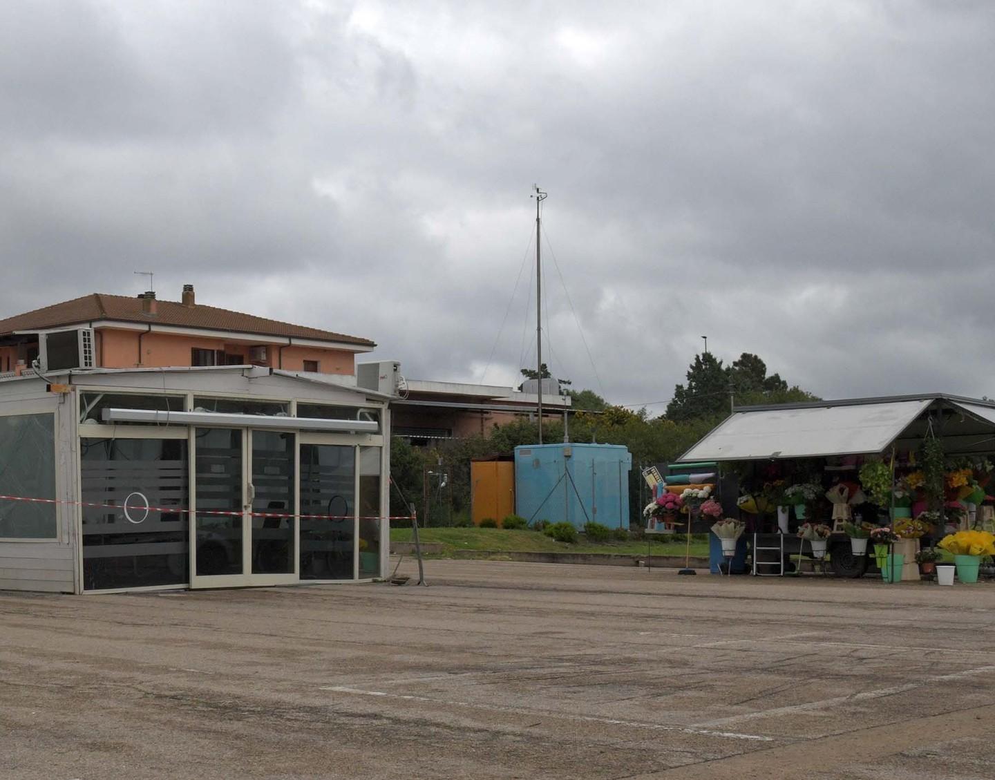 A Olbia fiorai in crisi dopo lo sgombero dei chioschi davanti al cimitero