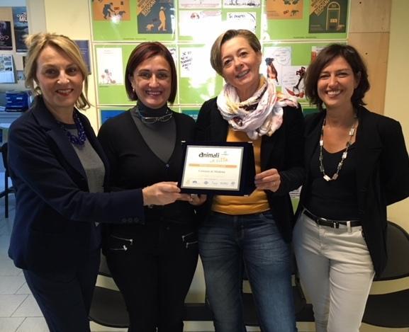 Modena Lo staff pluripremiato dell'ufficio diritti degli animali: «Siate consapevoli nella scelta di un cane» 